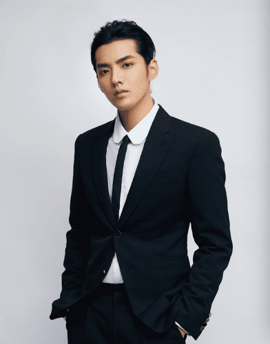 吴亦凡家庭疑被曝光:妈妈武大毕业父母皆高知