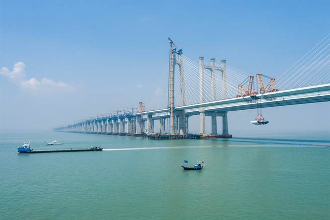 陆首条跨海高铁大桥主桥合龙 时速350公里飞越泉州湾
